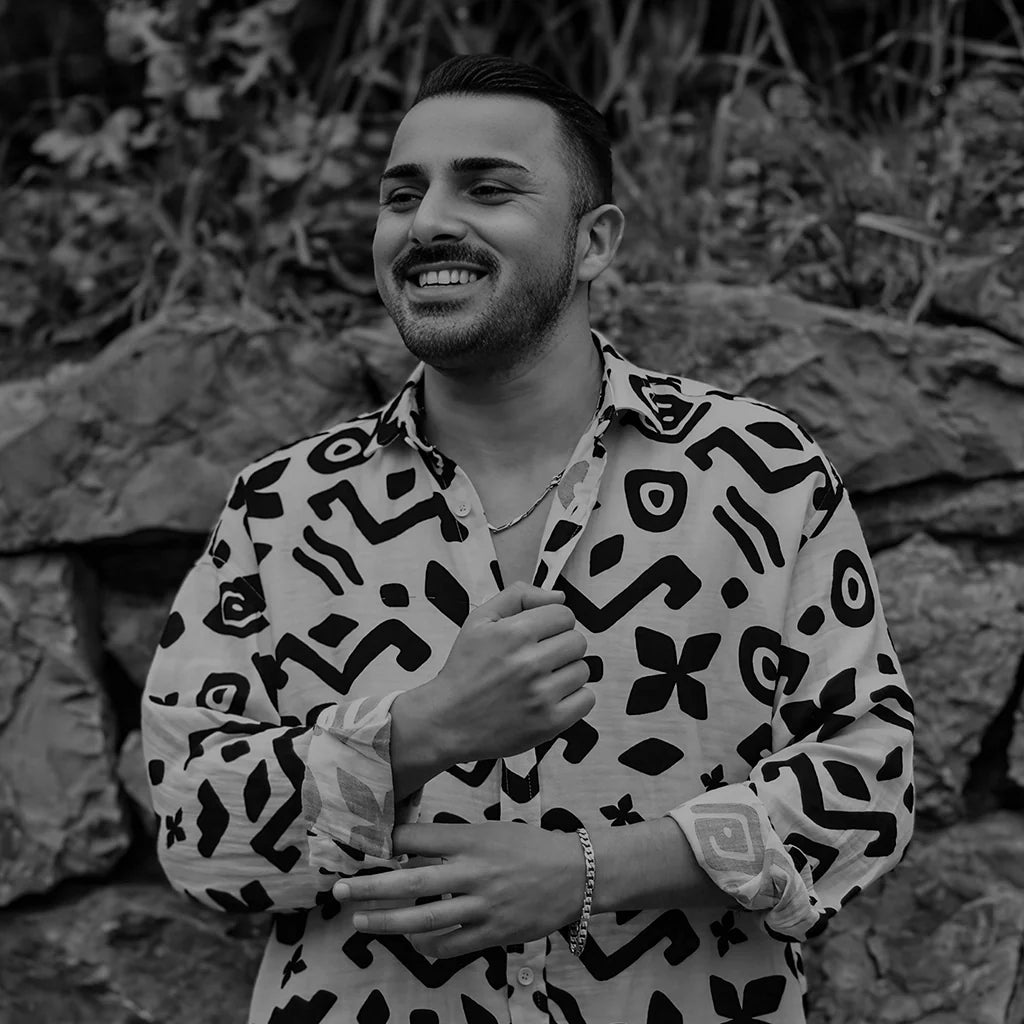 Man wearing designer chain and bracelet from the EDRM Men’s Jewellery collection, showcasing premium designer clothes and authentic luxury streetwear UK accessories